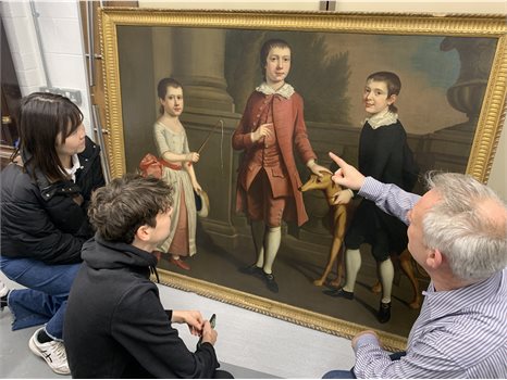 UKC students and Minet painting